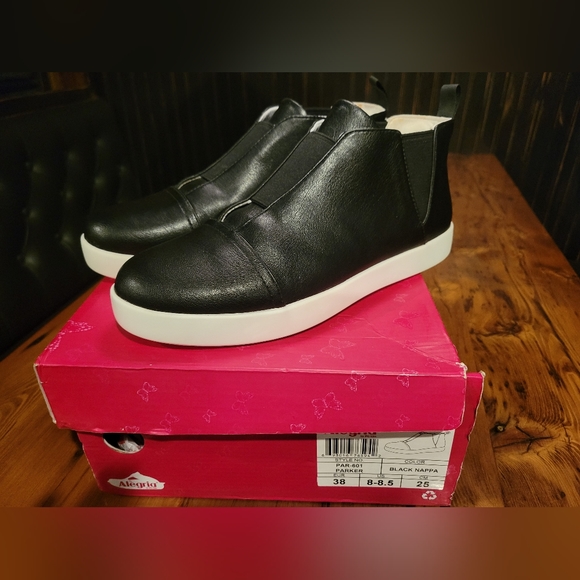 Black Alegria Parker Bootie NWT 38 8 8.5 - Picture 2 of 11